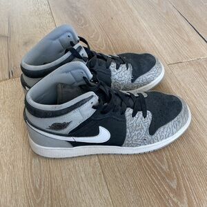 Nike Jordan 1 Mid Elephant